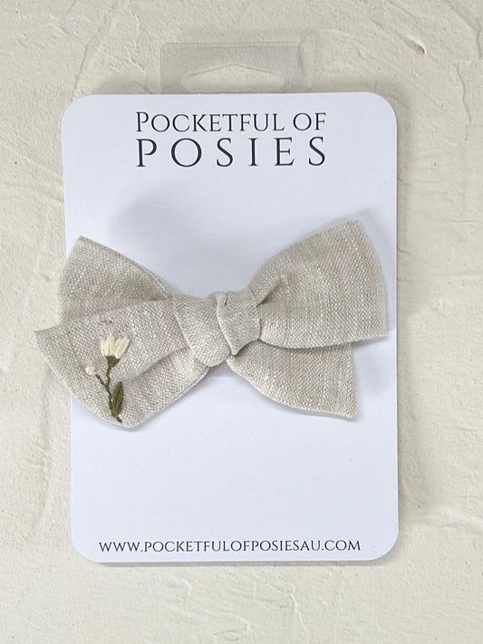 Stone Linen Evie Bow with Daisies